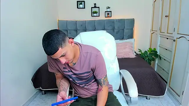 Alex cute77 online show from 25, 1, 2025