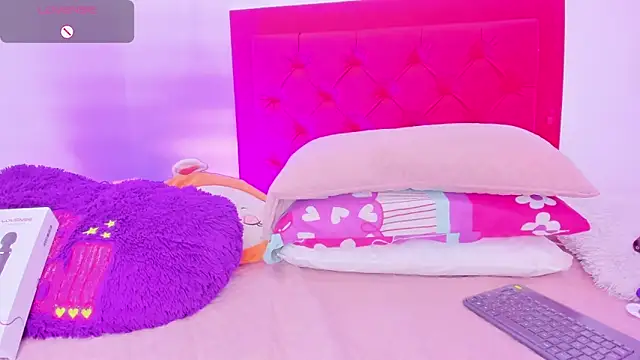 Snapshot of Sofia_Girl_ chatting on 12, 12, 2024 Sofia Girl online show from 12, 12, 2024