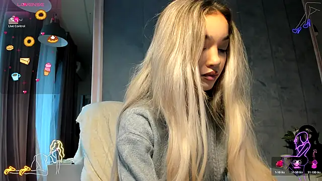 Snapshot of Sassy_Teen chatting on 6, 11, 2025 Sassy Teen online show from 6, 11, 2025