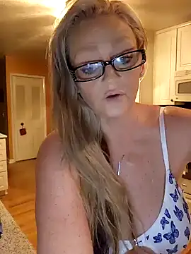 Snapshot of Southern_Bella chatting on 5, 12, 2024 Southern Bella online show from 5, 12, 2024