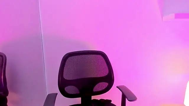 Gloomydoll online show from 3, 12, 2025