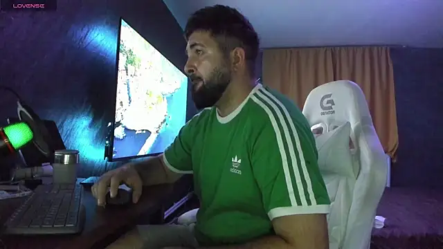 Snapshot of Eduu2322 chatting on 28, 10, 2025 Eduu2322 online show from 28, 10, 2025