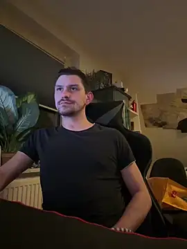 Snapshot of Shaiiboy chatting on 2, 2, 2025 Shaiiboy online show from 2, 2, 2025