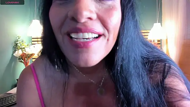 Snapshot of Luisa_Sweet2 chatting on 9, 10, 2025 Luisa Sweet2 online show from 9, 10, 2025