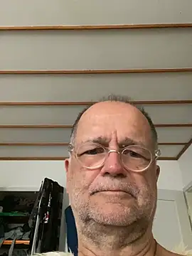 Snapshot of artXhibitor chatting on 12, 4, 2026 artXhibitor online show from 12, 4, 2026