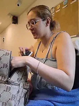 NaomiShimizu online show from 4, 4, 2026