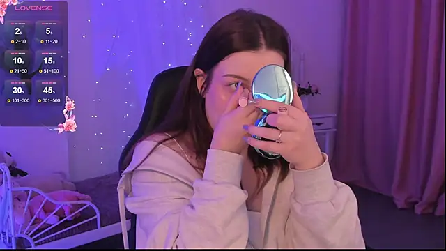 CoralineKeyns online show from 8, 2, 2025