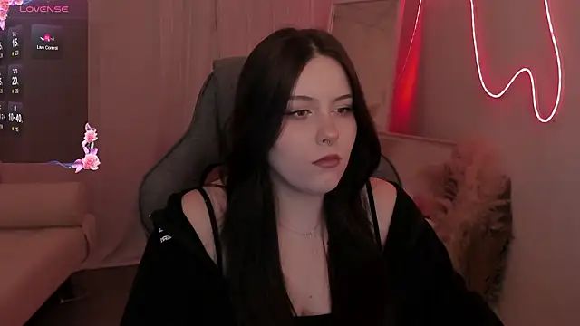 CoralineKeyns online show from 6, 3, 2026