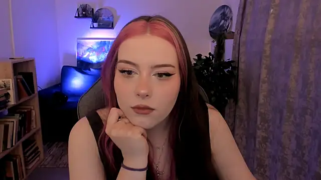 Snapshot of CoralineKeyns chatting on 10, 7, 2026 CoralineKeyns online show from 10, 7, 2026