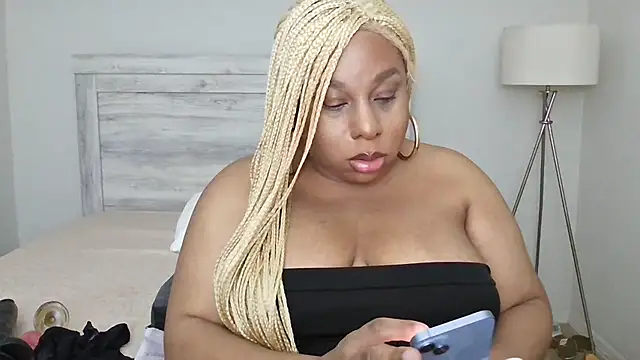 Carmen Cream online show from 13, 11, 2025