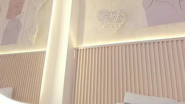 Snapshot of daiana_curly chatting on 20, 4, 2026 daiana curly online show from 20, 4, 2026