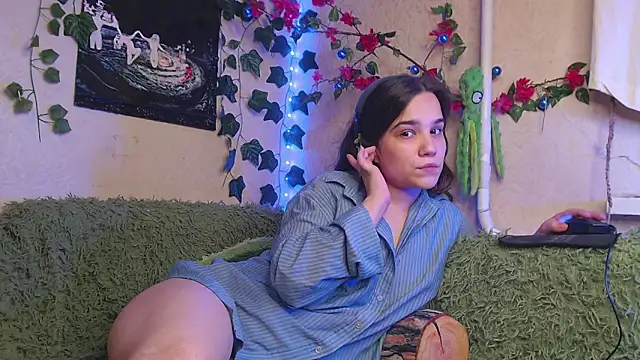 Snapshot of Tiny_Witch chatting on 9, 9, 2025 Tiny Witch online show from 9, 9, 2025