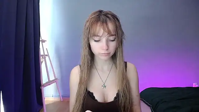 Snapshot of LuciaYoung chatting on 5, 2, 2025 LuciaYoung online show from 5, 2, 2025