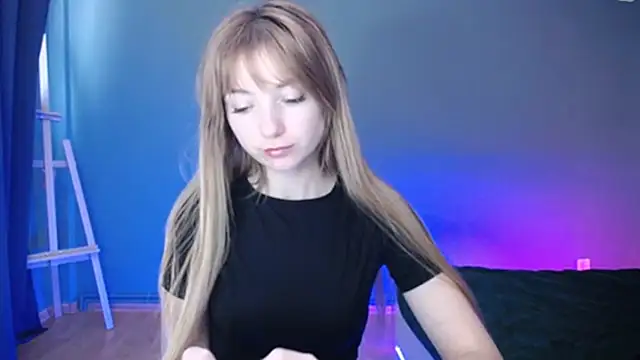 Snapshot of LuciaYoung chatting on 11, 2, 2025 LuciaYoung online show from 11, 2, 2025