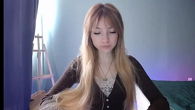 Snapshot of LuciaYoung chatting on 18, 2, 2025 LuciaYoung online show from 18, 2, 2025