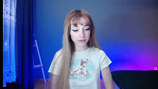 Snapshot of LuciaYoung chatting on 18, 2, 2025 LuciaYoung online show from 18, 2, 2025