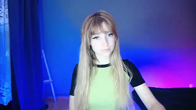 Snapshot of LuciaYoung chatting on 19, 2, 2025 LuciaYoung online show from 19, 2, 2025