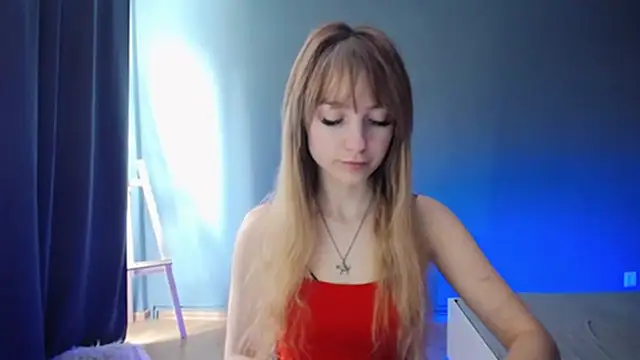 Snapshot of LuciaYoung chatting on 25, 2, 2025 LuciaYoung online show from 25, 2, 2025