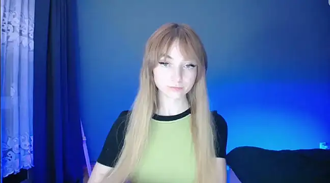 Snapshot of LuciaYoung chatting on 26, 2, 2025 LuciaYoung online show from 26, 2, 2025