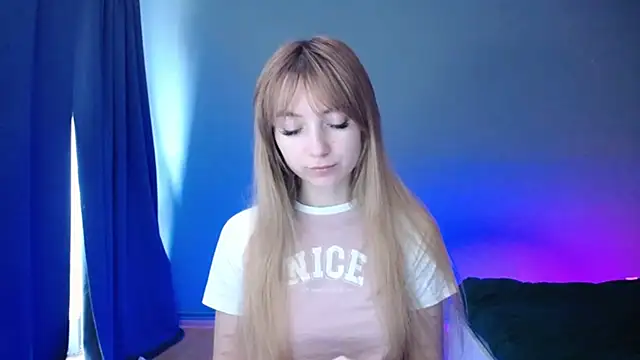 Snapshot of LuciaYoung chatting on 2, 3, 2025 LuciaYoung online show from 2, 3, 2025