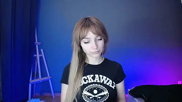 Snapshot of LuciaYoung chatting on 7, 3, 2025 LuciaYoung online show from 7, 3, 2025