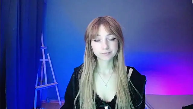 Snapshot of LuciaYoung chatting on 8, 3, 2025 LuciaYoung online show from 8, 3, 2025