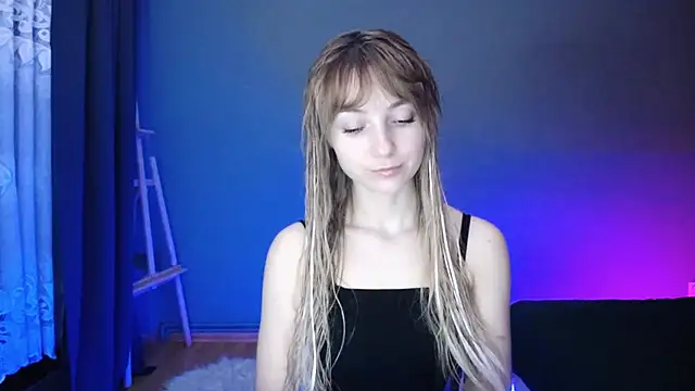 Snapshot of LuciaYoung chatting on 17, 3, 2025 LuciaYoung online show from 17, 3, 2025