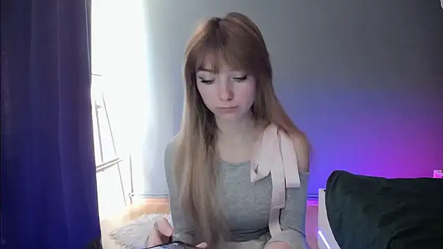 Snapshot of LuciaYoung chatting on 19, 3, 2025 LuciaYoung online show from 19, 3, 2025