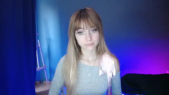 Snapshot of LuciaYoung chatting on 19, 3, 2025 LuciaYoung online show from 19, 3, 2025