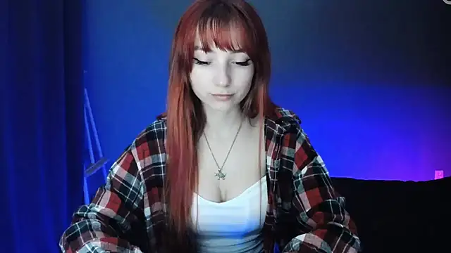 Snapshot of LuciaYoung chatting on 21, 3, 2025 LuciaYoung online show from 21, 3, 2025