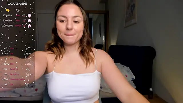 ThreeshaWhite online show from 27, 2, 2025