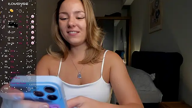 ThreeshaWhite online show from 16, 9, 2025