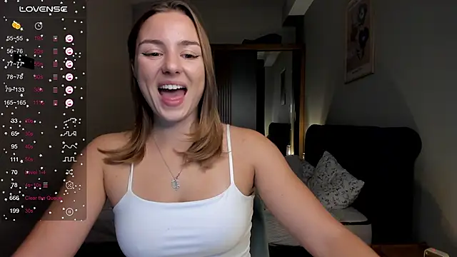 ThreeshaWhite online show from 15, 10, 2025