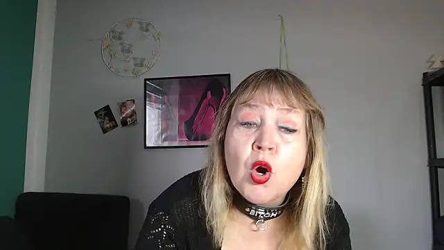 Snapshot of Blasflittchen chatting on 4, 11, 2025 Blasflittchen online show from 4, 11, 2025