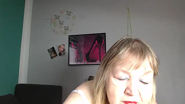 Snapshot of Blasflittchen chatting on 24, 11, 2025 Blasflittchen online show from 24, 11, 2025