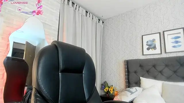 Snapshot of emma__smith1 chatting on 4, 2, 2025 emma smith1 online show from 4, 2, 2025