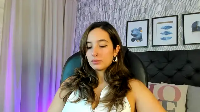 Snapshot of emma__smith1 chatting on 13, 2, 2025 emma smith1 online show from 13, 2, 2025