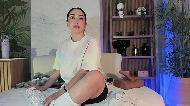 LIAH IZUMI online show from 15, 10, 2025