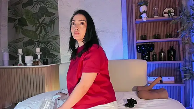 LIAH IZUMI online show from 14, 11, 2025