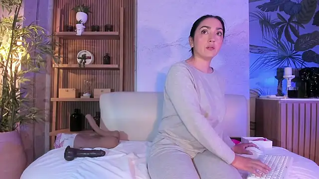 LIAH IZUMI online show from 9, 2, 2026