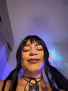 Snapshot of RavenM8 chatting on 22, 10, 2025 RavenM8 online show from 22, 10, 2025