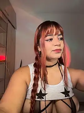 Snapshot of RavenM8 chatting on 25, 10, 2025 RavenM8 online show from 25, 10, 2025