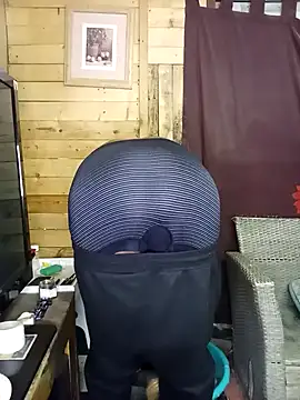 Snapshot of Ngamla123 chatting on 23, 11, 2025 Ngamla123 online show from 23, 11, 2025