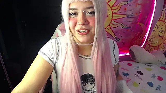 Snapshot of sara_winehouse1 chatting on 14, 11, 2025 sara winehouse1 online show from 14, 11, 2025