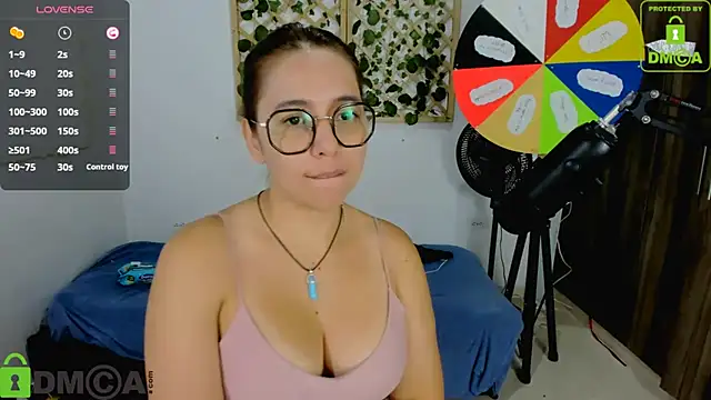 Snapshot of isa_loves_cum chatting on 7, 10, 2025 isa loves cum online show from 7, 10, 2025