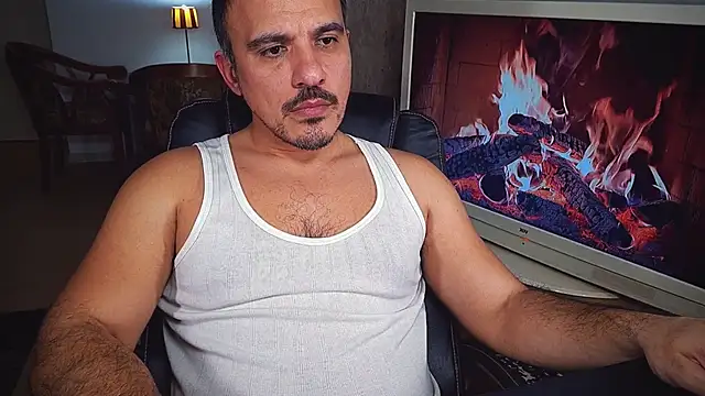 Snapshot of officeman7 chatting on 2, 1, 2025 officeman7 online show from 2, 1, 2025