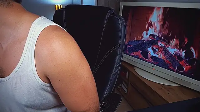 Snapshot of officeman7 chatting on 4, 1, 2025 officeman7 online show from 4, 1, 2025