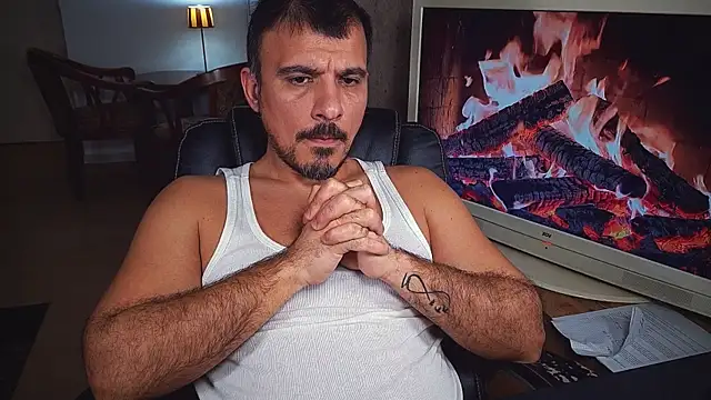 Snapshot of officeman7 chatting on 6, 2, 2025 officeman7 online show from 6, 2, 2025