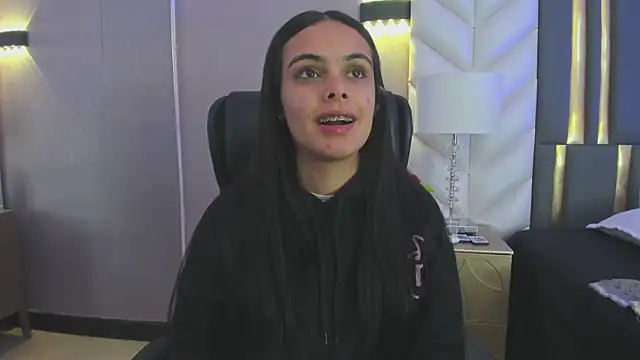 ChloeHarper  online show from 4, 2, 2026