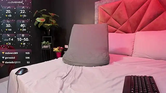 mia milff online show from 17, 2, 2025